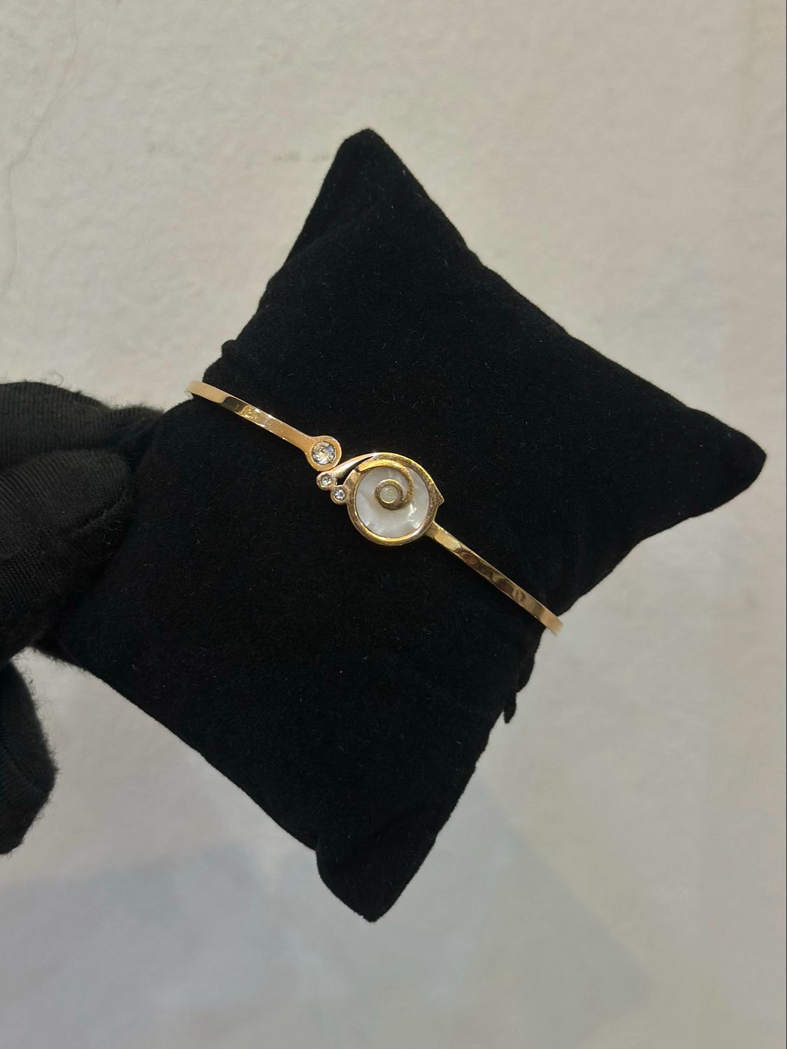 Eleen Bangle