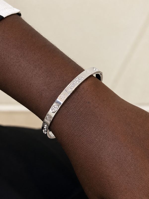 Ella Bangle