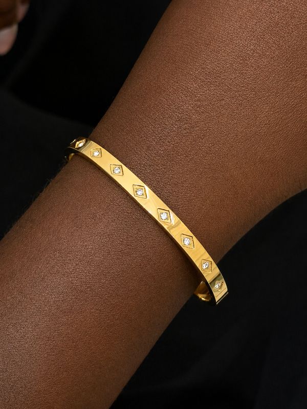Ella Bangle