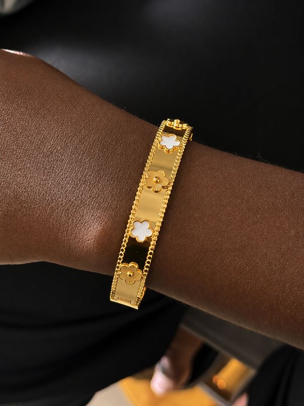 Ella Bangle