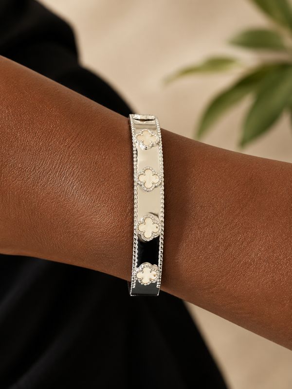 Ella Bangle