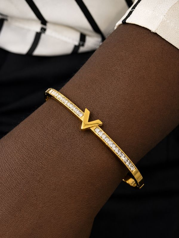 Ella Bangle
