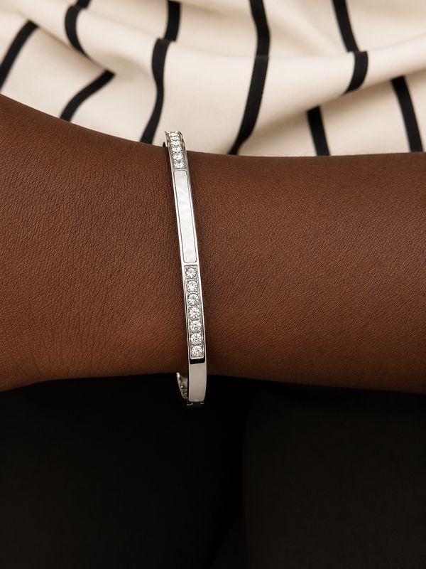Ella Bangle