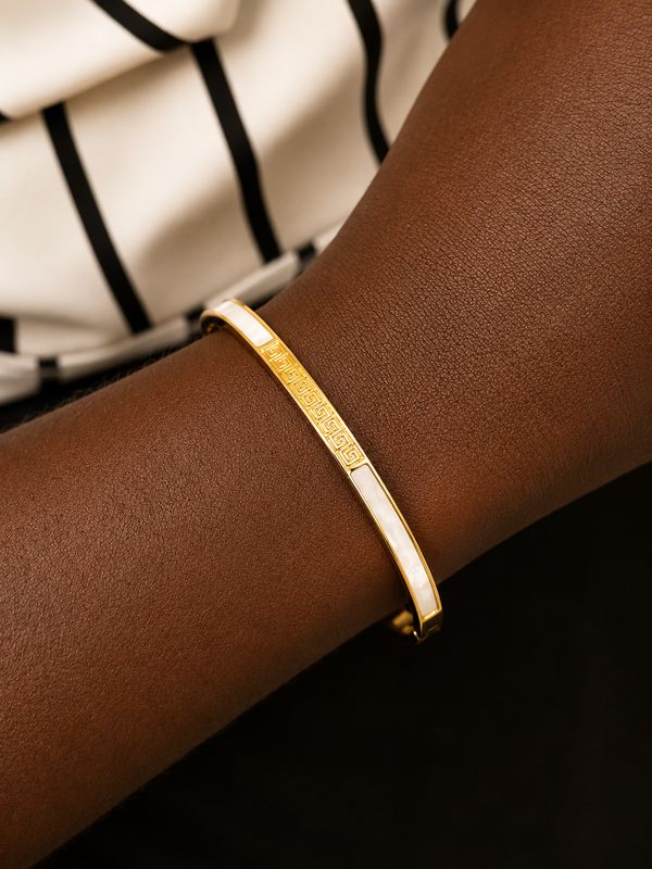Ella Bangle