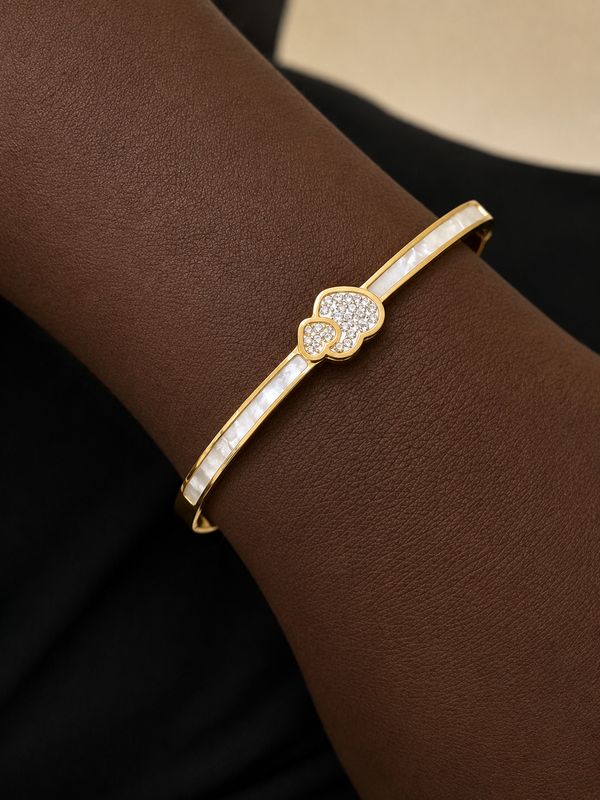 Ella Bangle