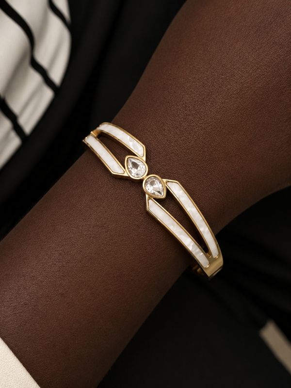 Ella Bangle