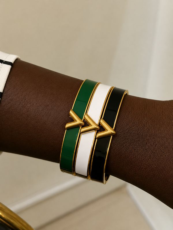 Ella Bangle