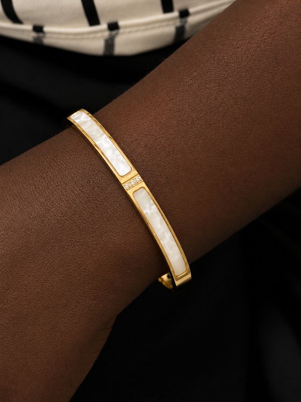 Ella Bangle