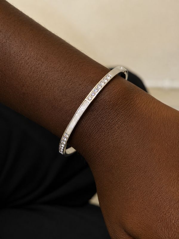 Ella Bangle