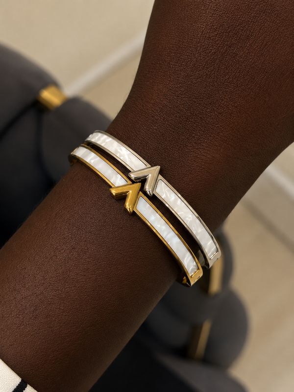 Ella Bangle