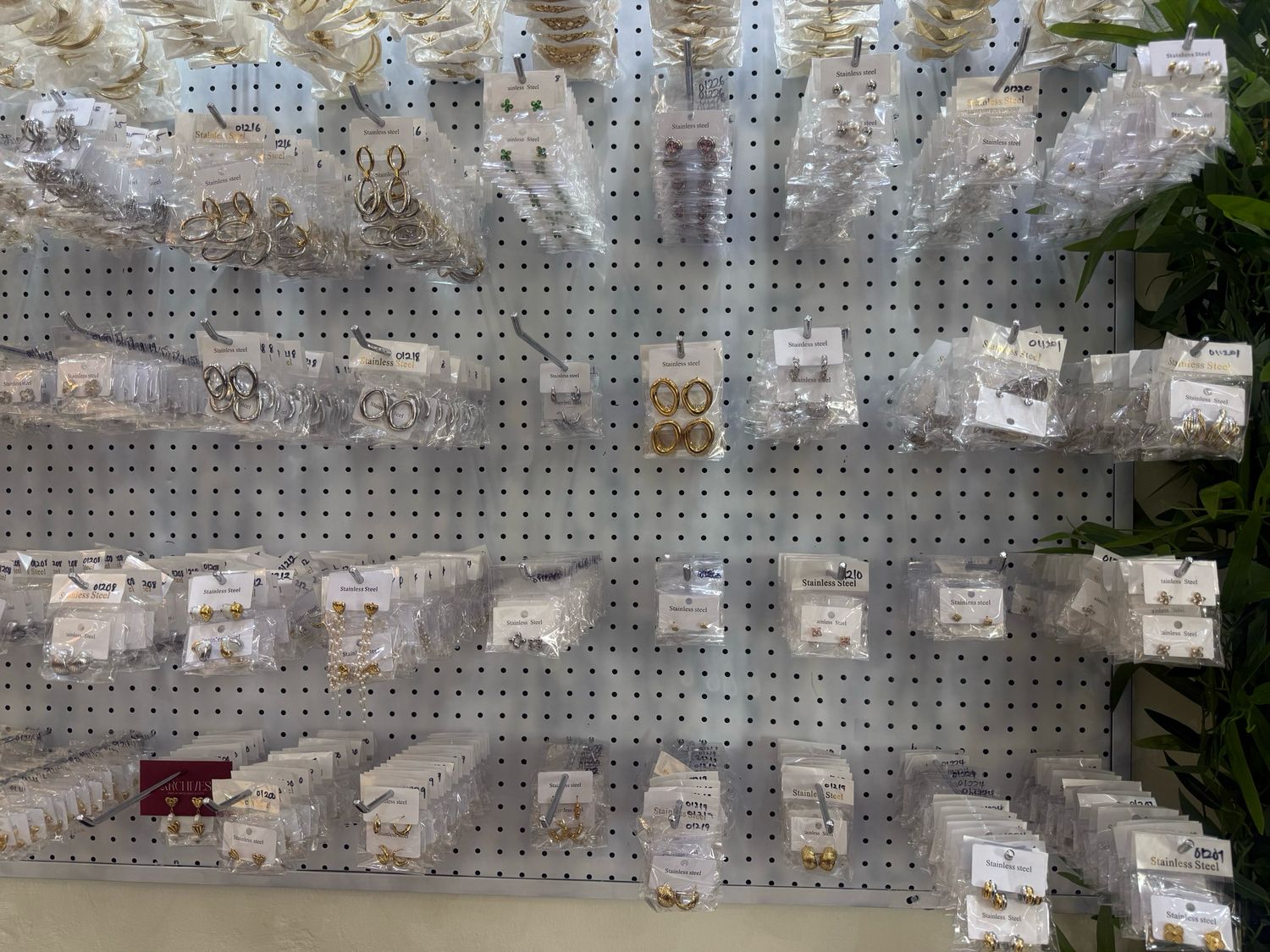 Lee Earrings Wholesale 12 Pcs