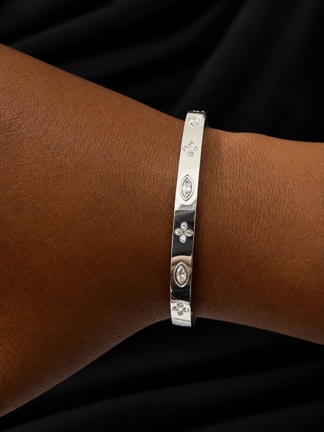 Ella Bangle
