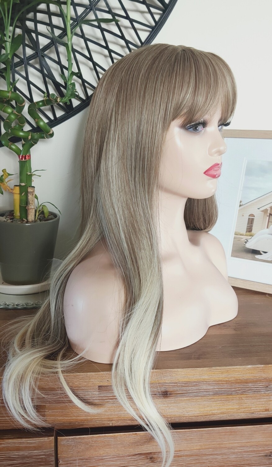 Antonia Wig | Light Brown Blonde Ends