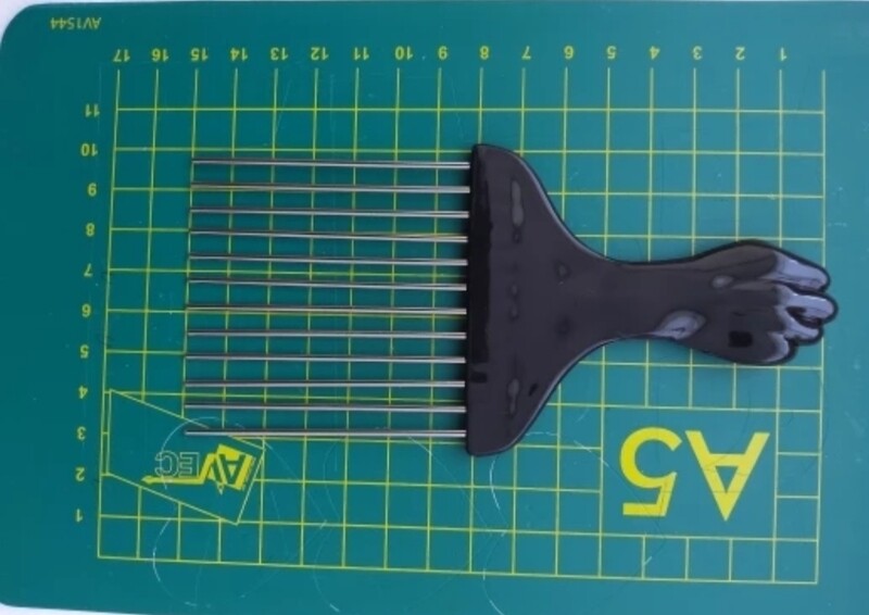 SYNTHETIC HAIR STEEL COMB