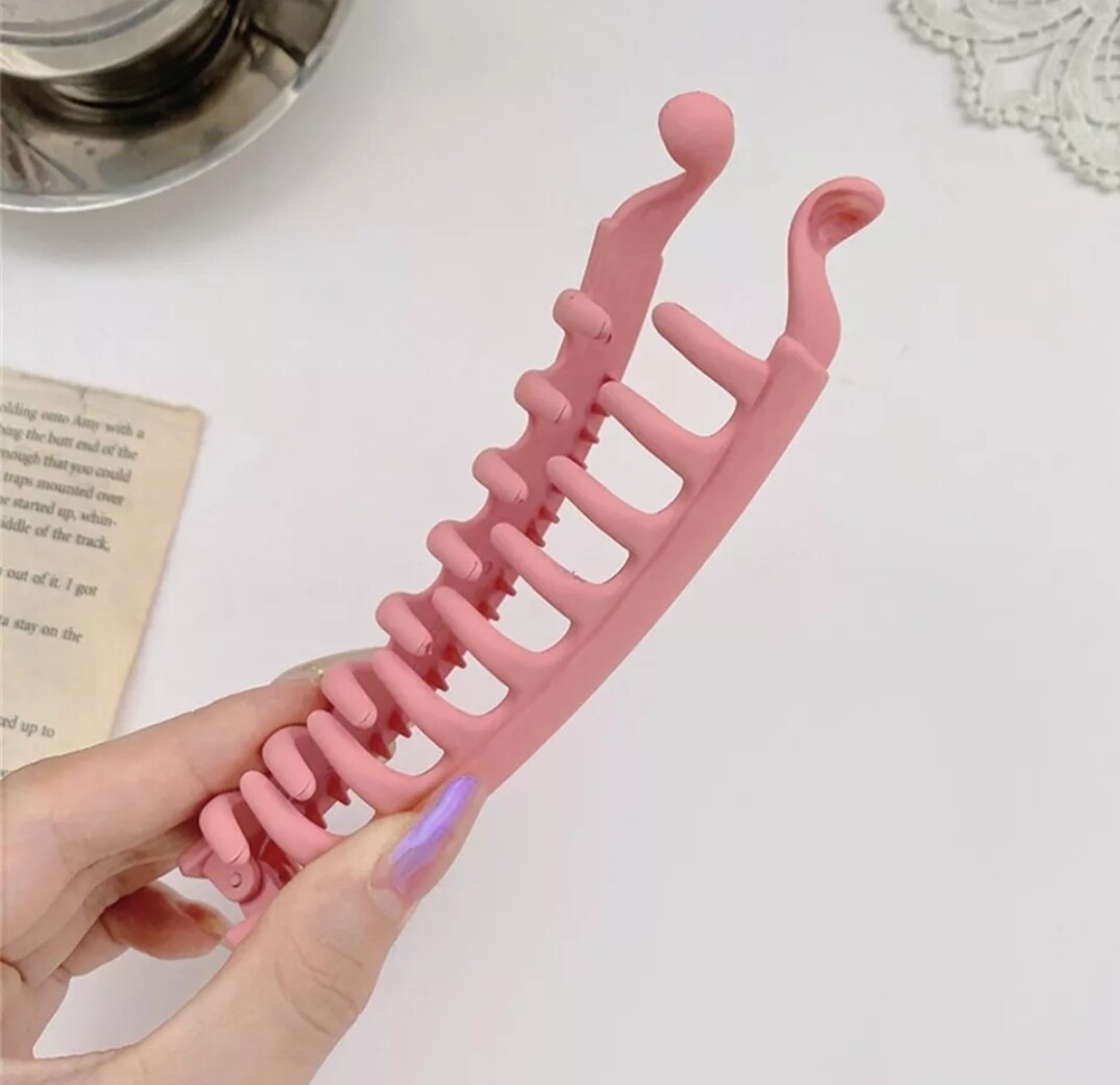 BANANA HAIR CLIP