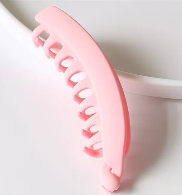 BANANA HAIR CLIP