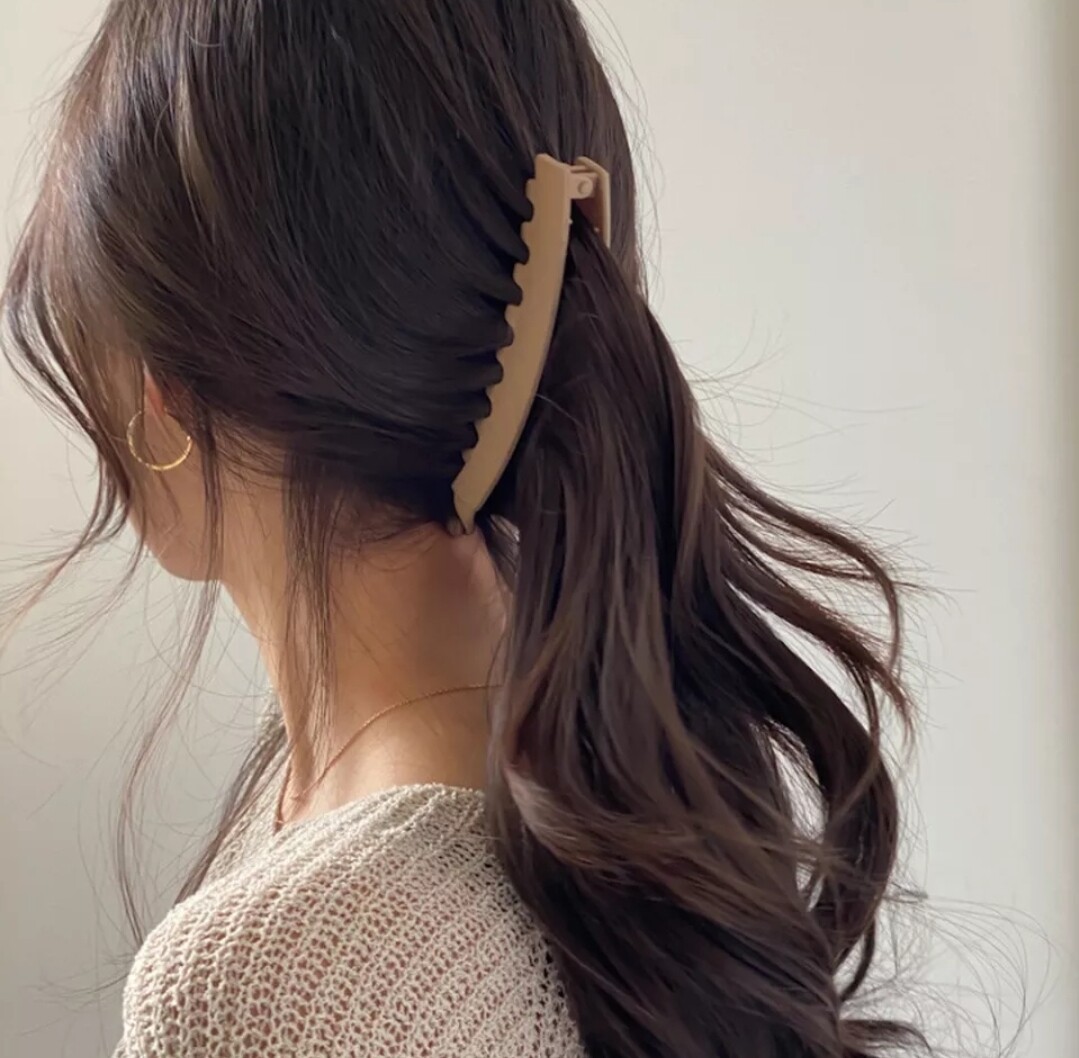 BANANA HAIR CLIP
