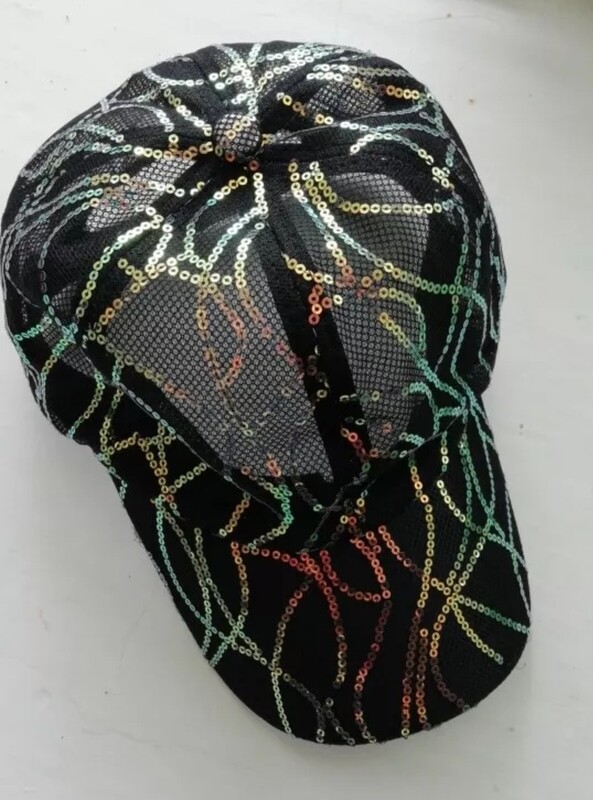 SHINY BLACK SEQUINS CAP