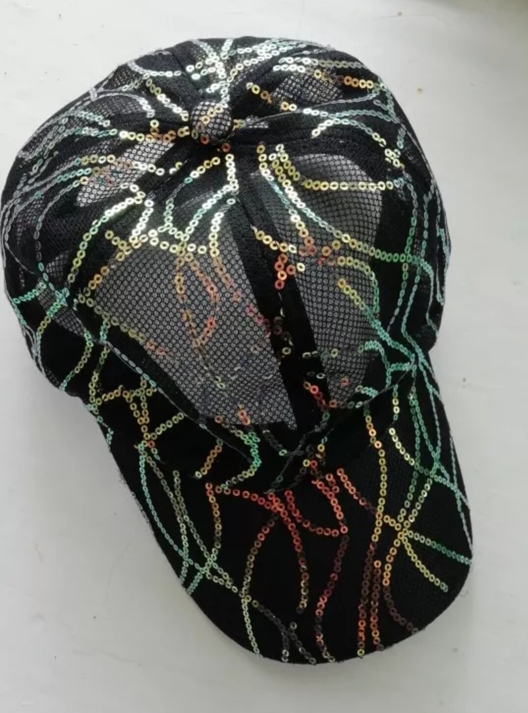 SHINY BLACK SEQUINS CAP