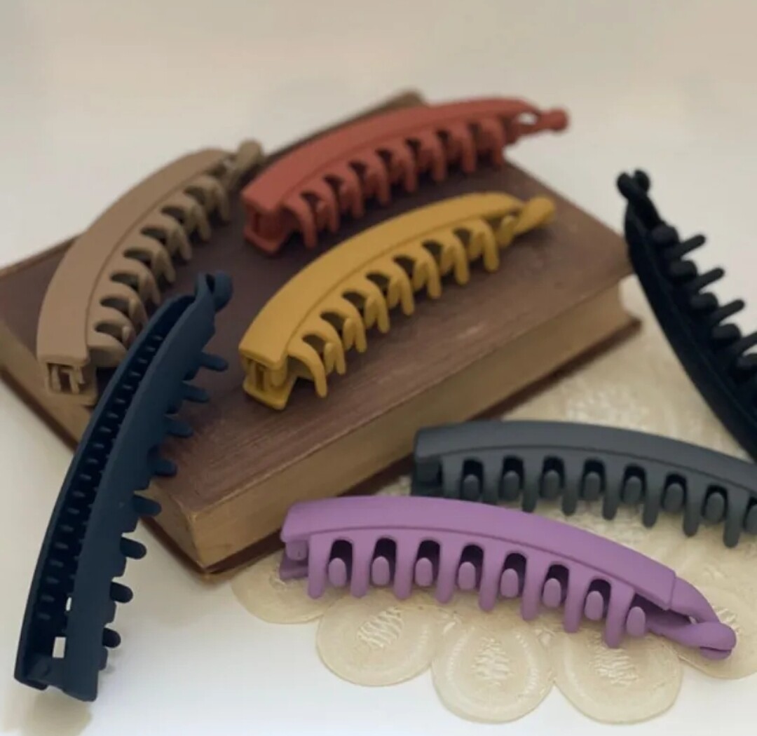 BANANA HAIR CLIP