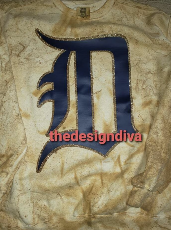 Dora Sweatshirt with D glitter outline stonewash