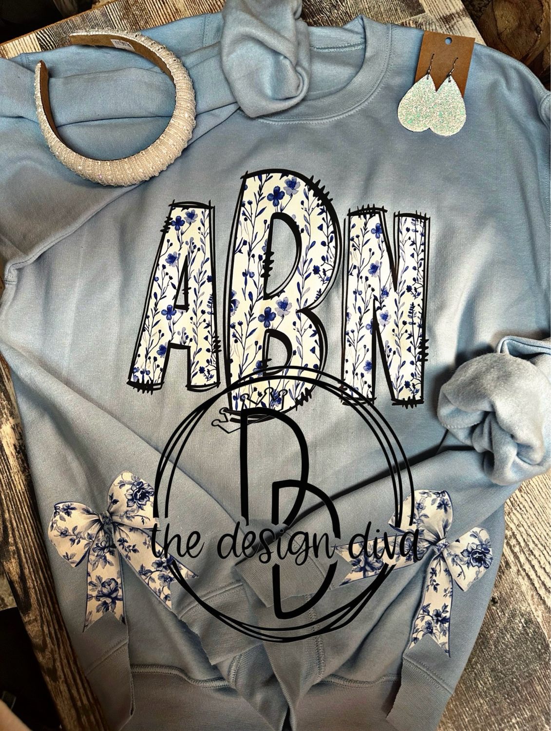 Blue Floral Initials W Side Bows
