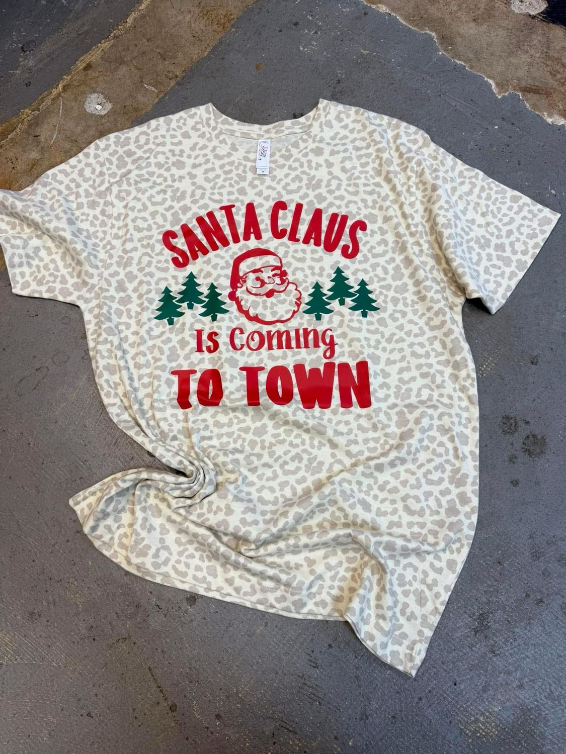 santa clause is coming to town leopard tee