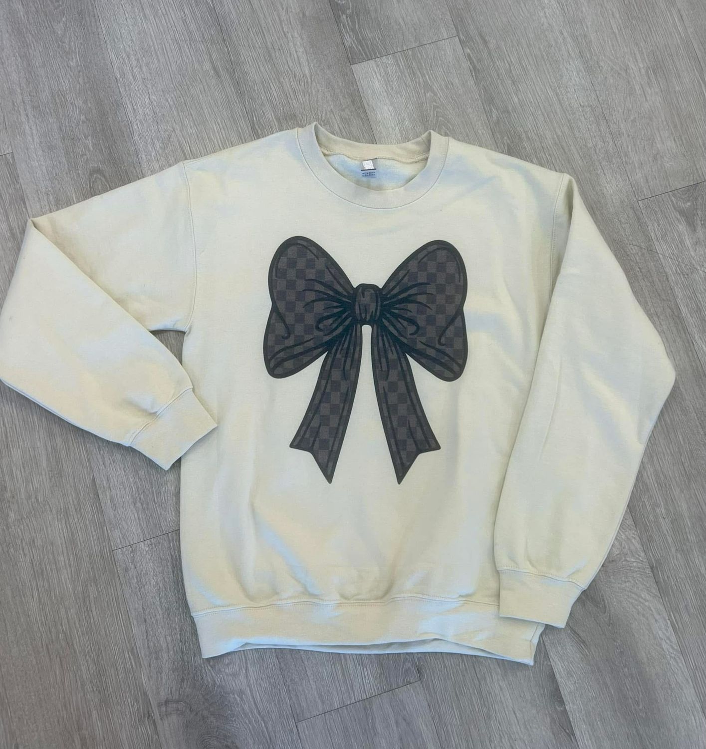 black checkered bow