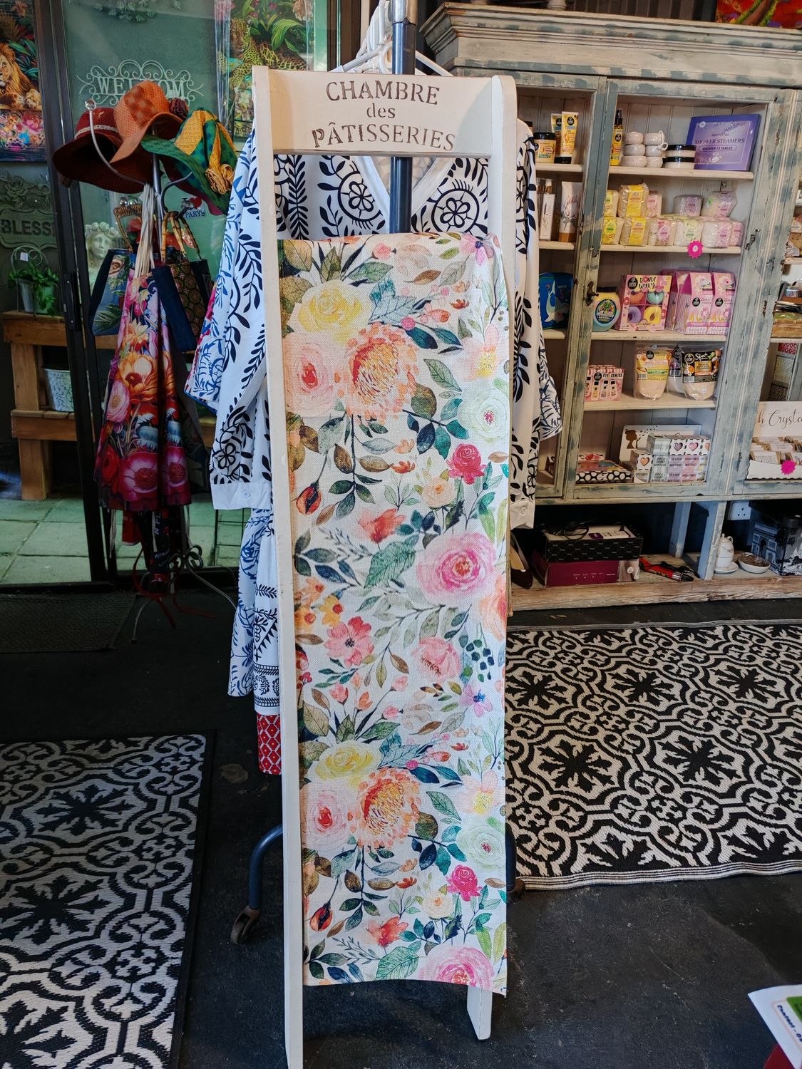 PINK FLOWERS TABLE RUNNER