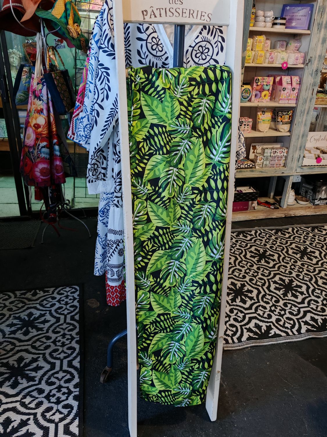 GREEN LEAVES TABLE RUNNER