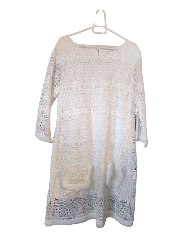 WHITE LACE DRESS