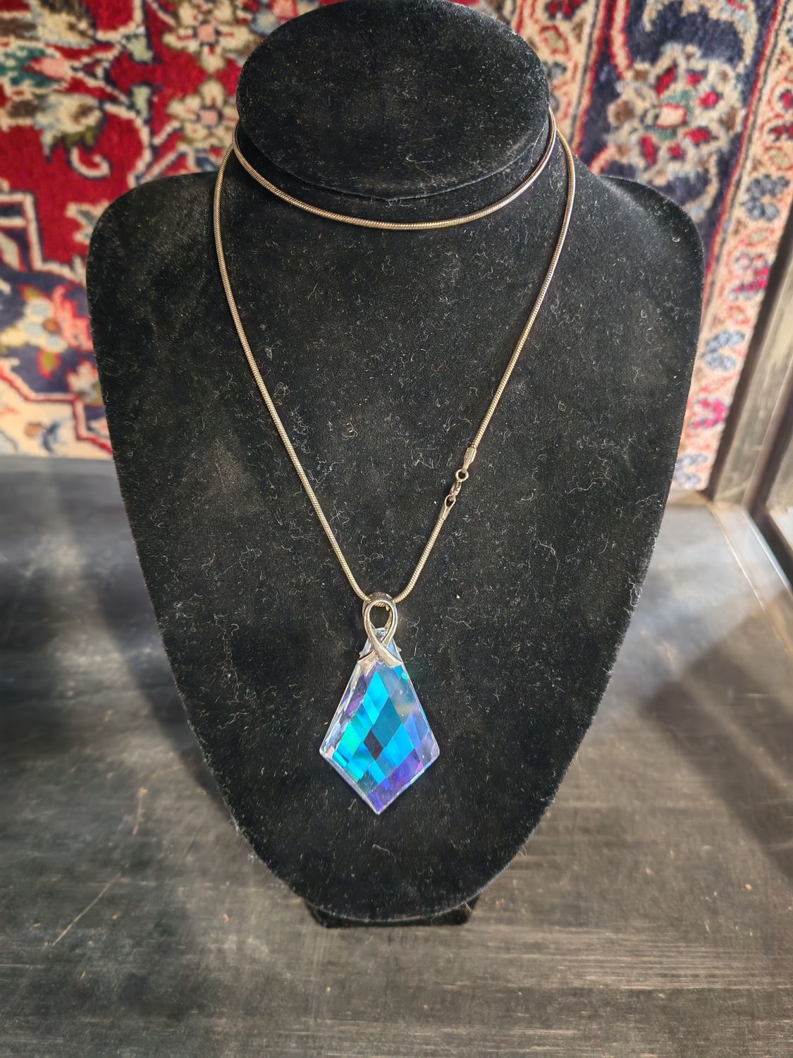 CRYSTAL PENDANT WITH STERLING SILVER CHAIN