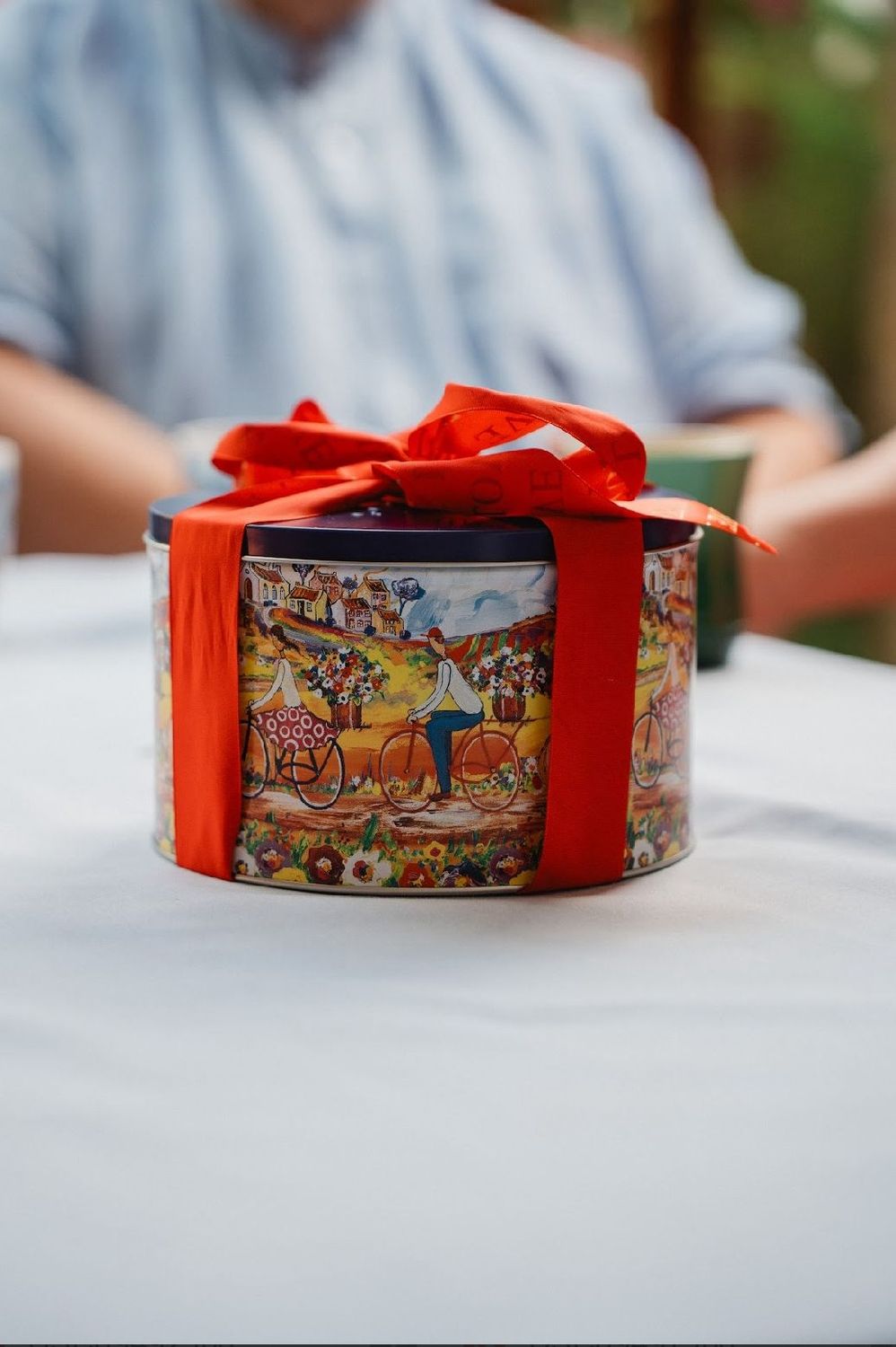 PORTCHIE TIN WITH BISCUITS