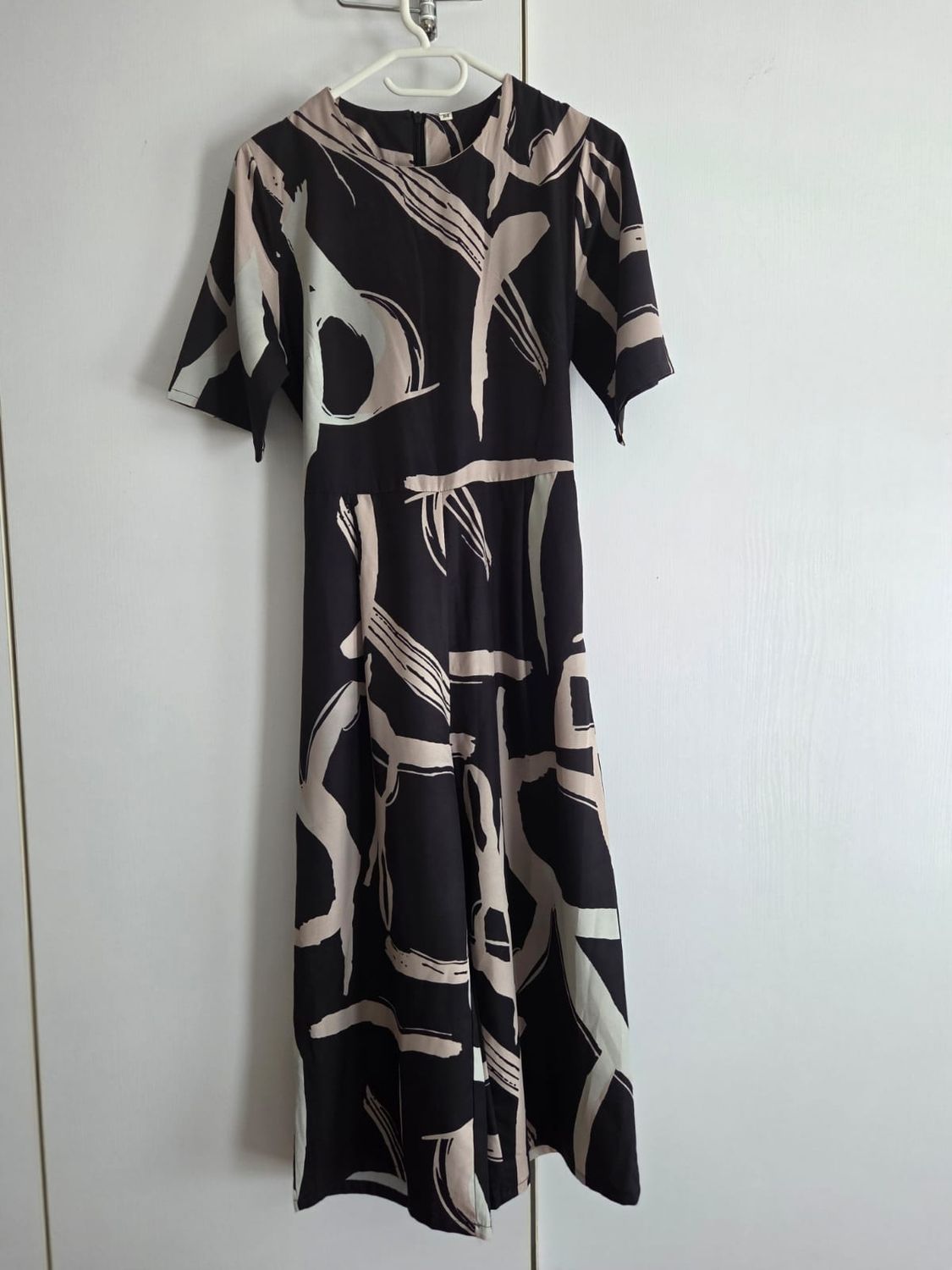 BLACK AND WHITE DRESS