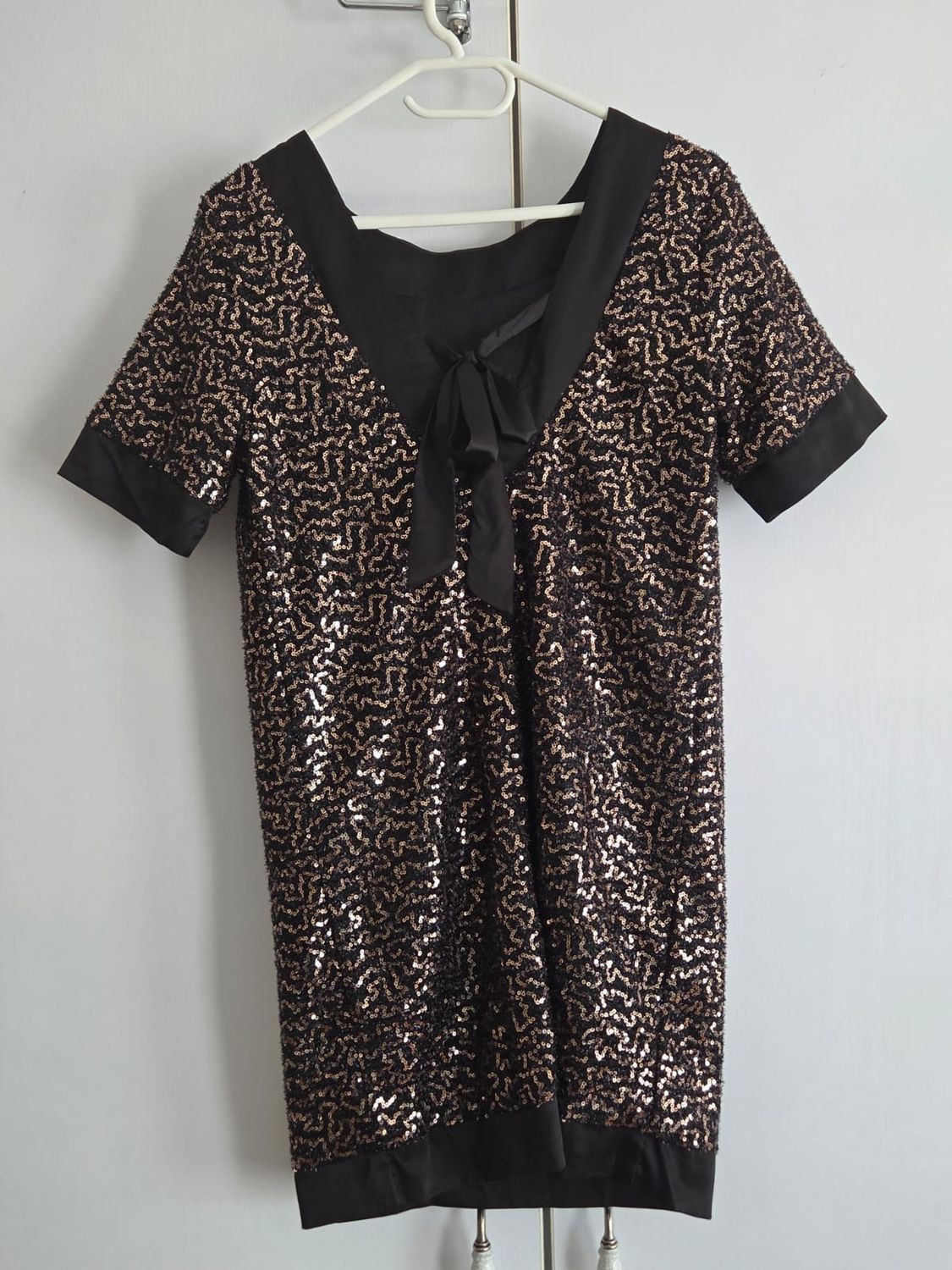 BLACK AND ROSE GOLD SEQUIN TOP