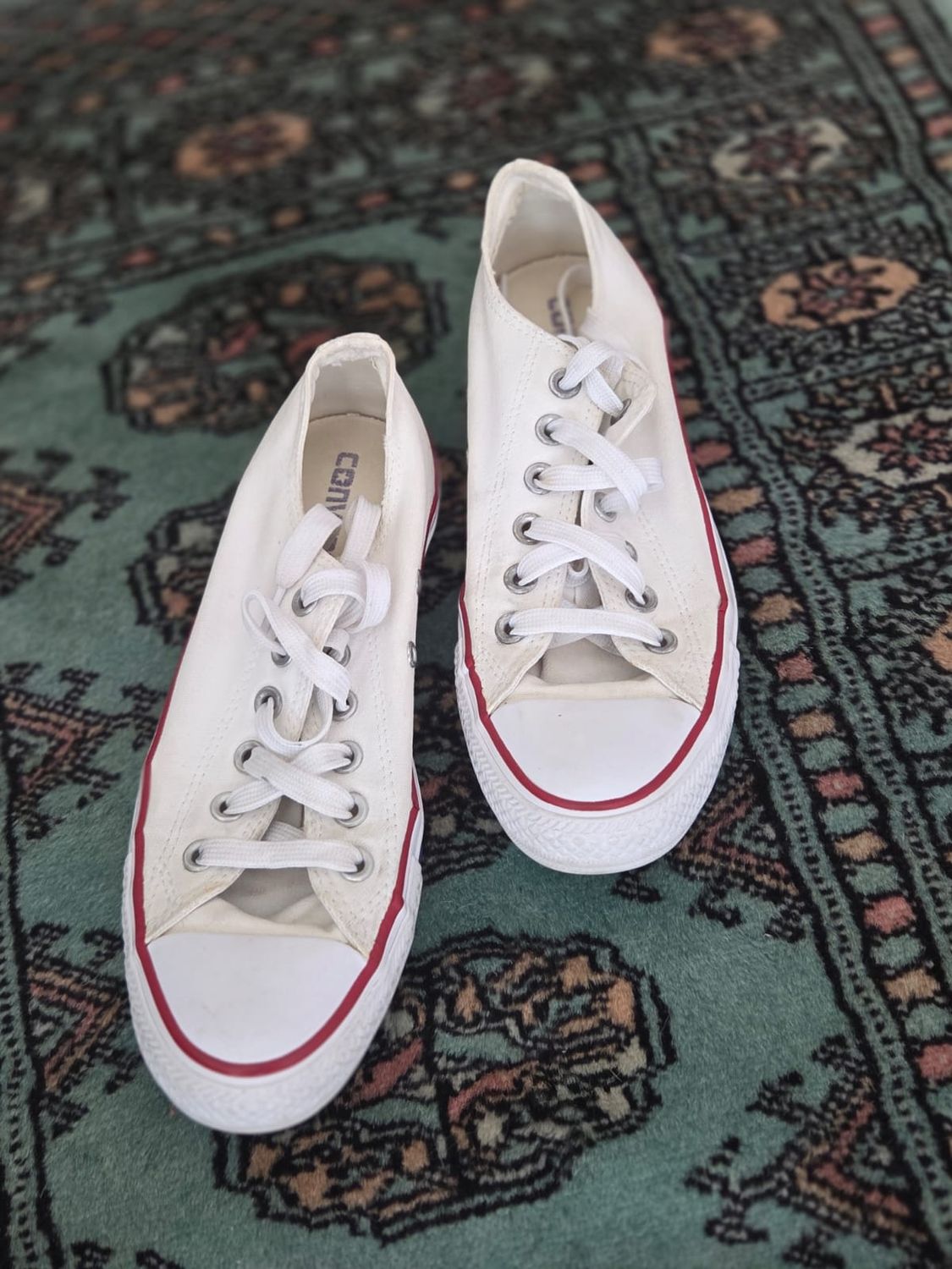 WHITE LADIES CONVERSE SHOES