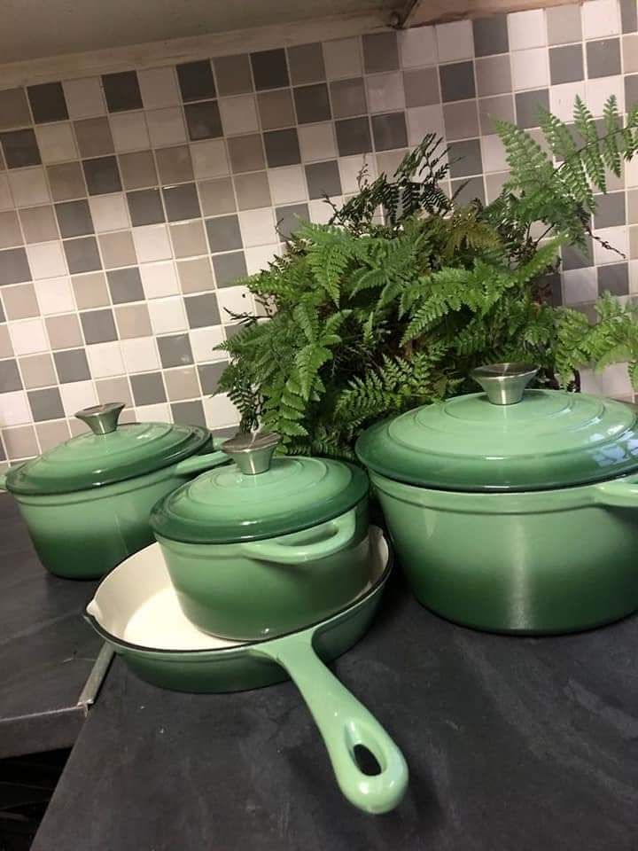 7 PIECE CAST IRON SET. 