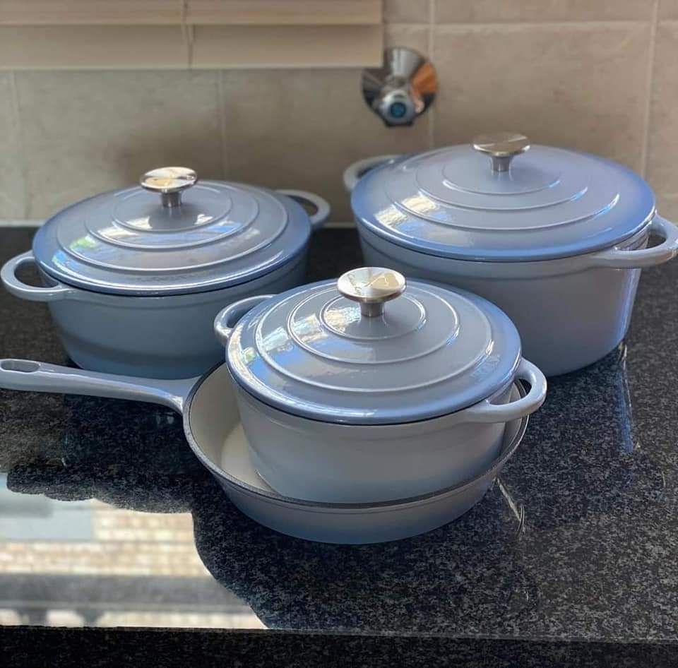 7 PIECE CAST IRON SET. 