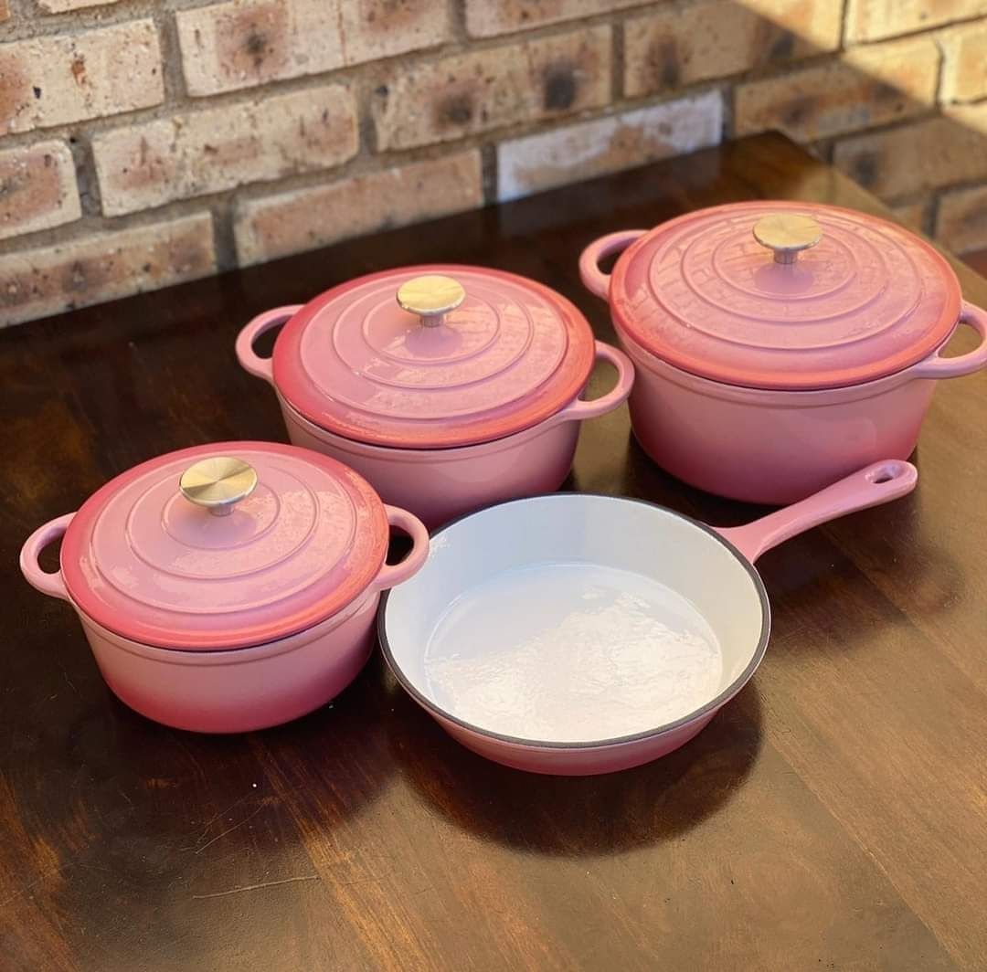 7 PIECE CAST IRON SET. 
