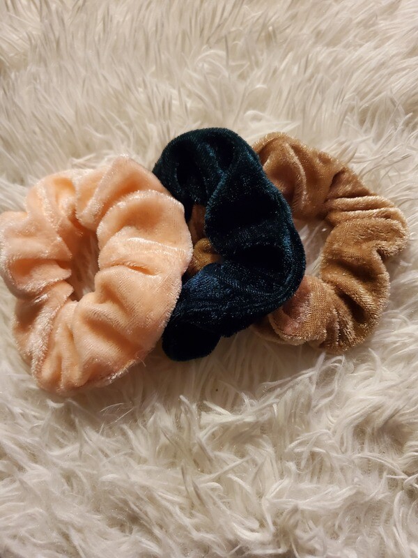 &quot;Valley Girl&quot; Scrunchie Set