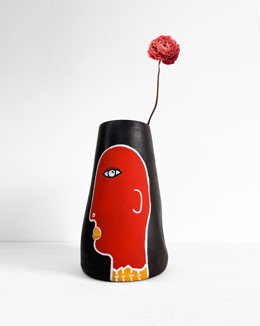 Noa Red Vase