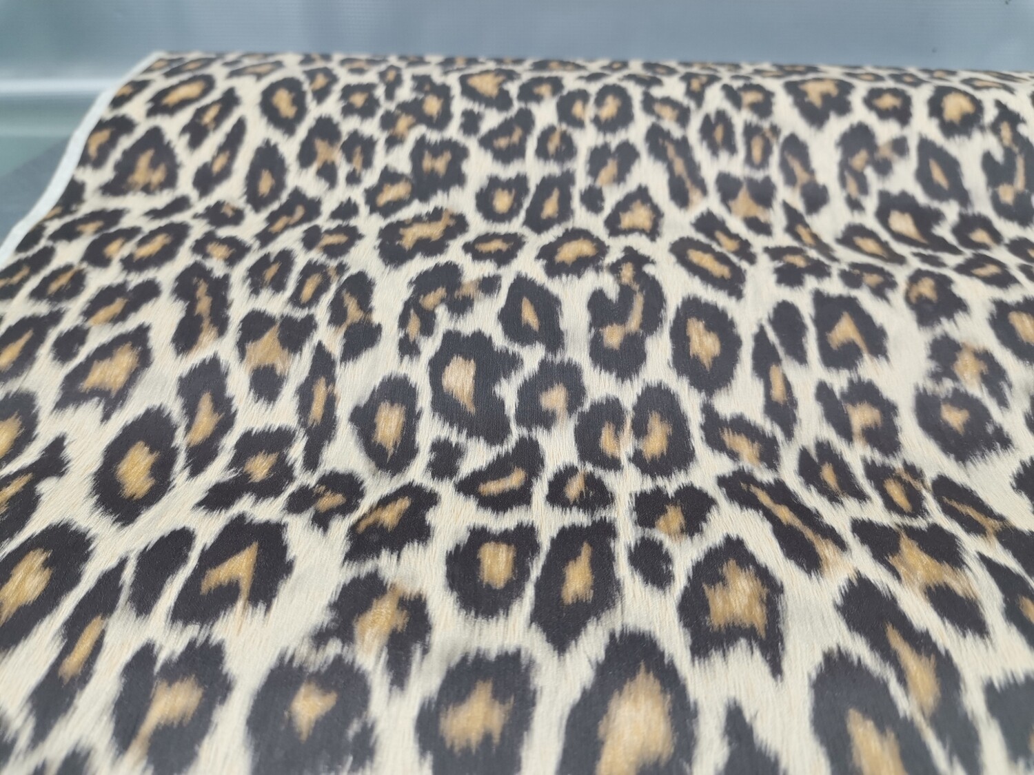Plastica adesiva leopardata 45 x 3 mt