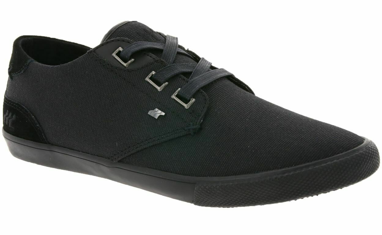 Schöne schwarze Low-Top Sneaker