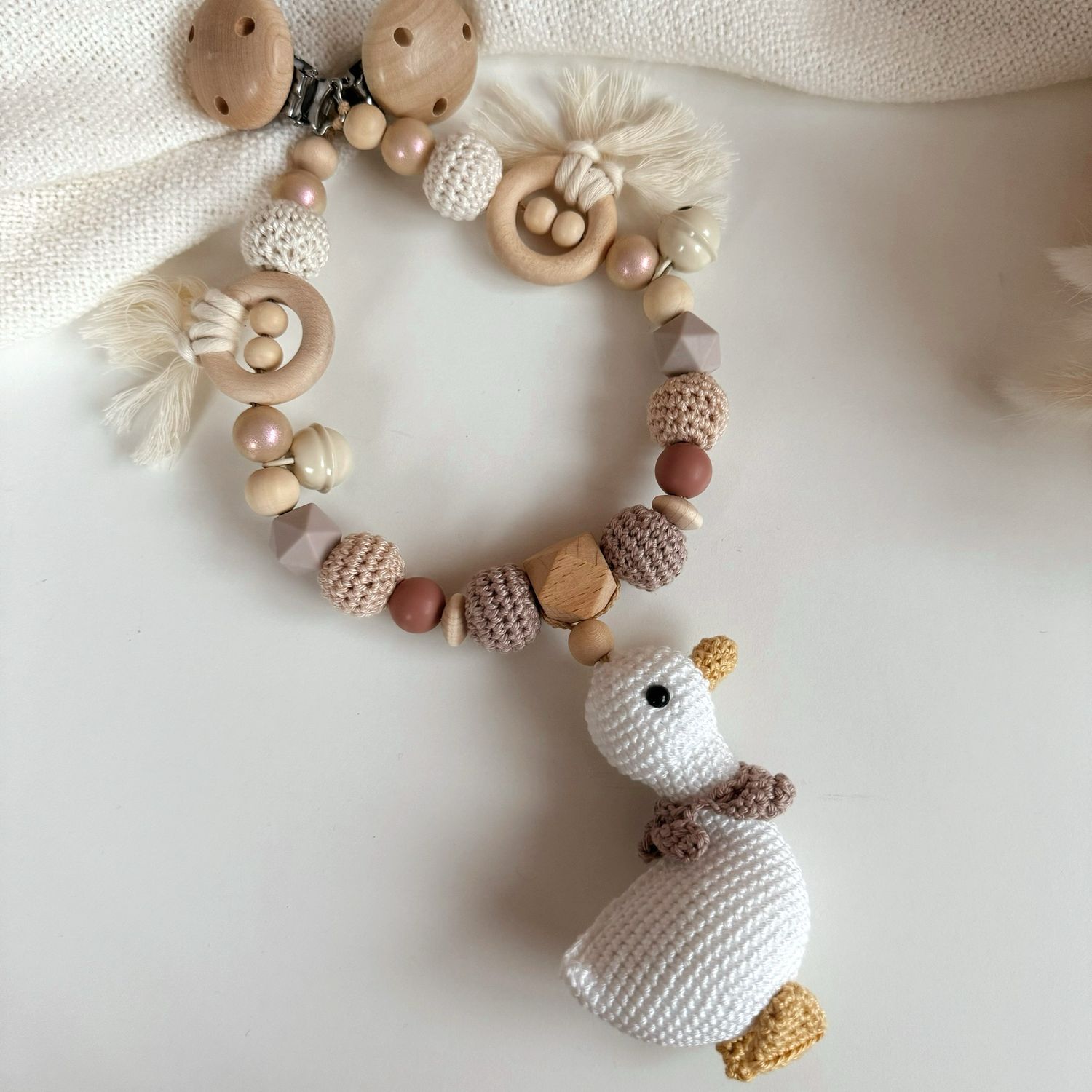 Boho Kinderwagenkette Goose Mauve