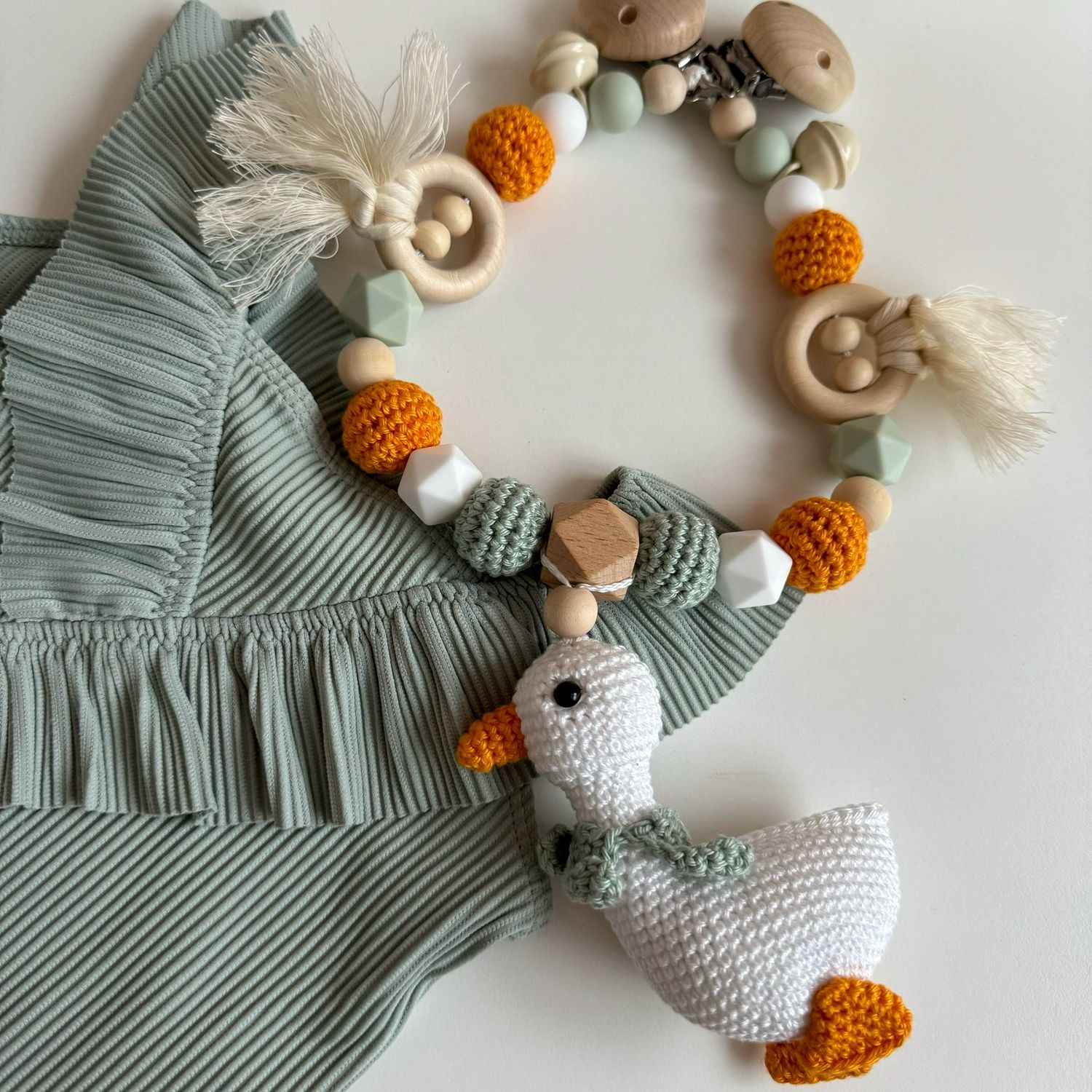 Boho Kinderwagenkette Goose Sage &amp; Orange