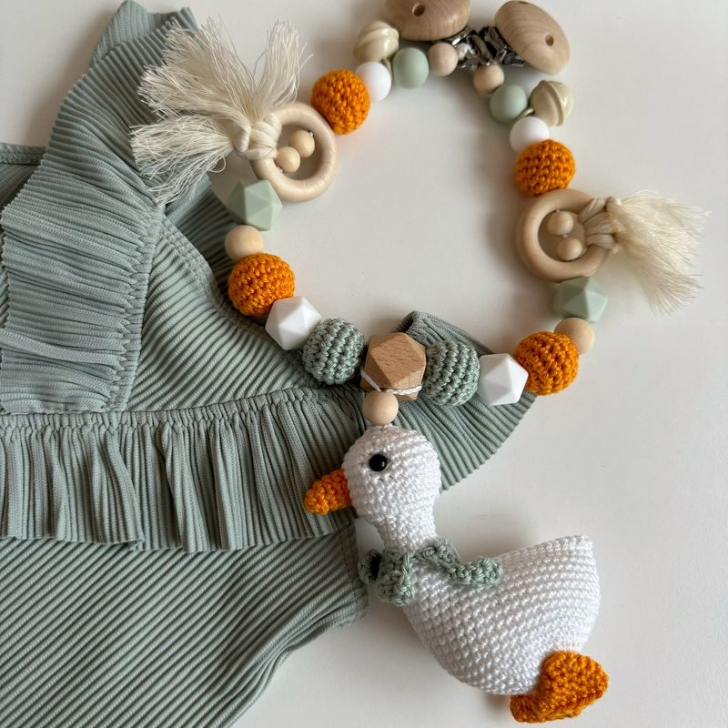 Boho Kinderwagenkette Goose Sage &amp; Orange
