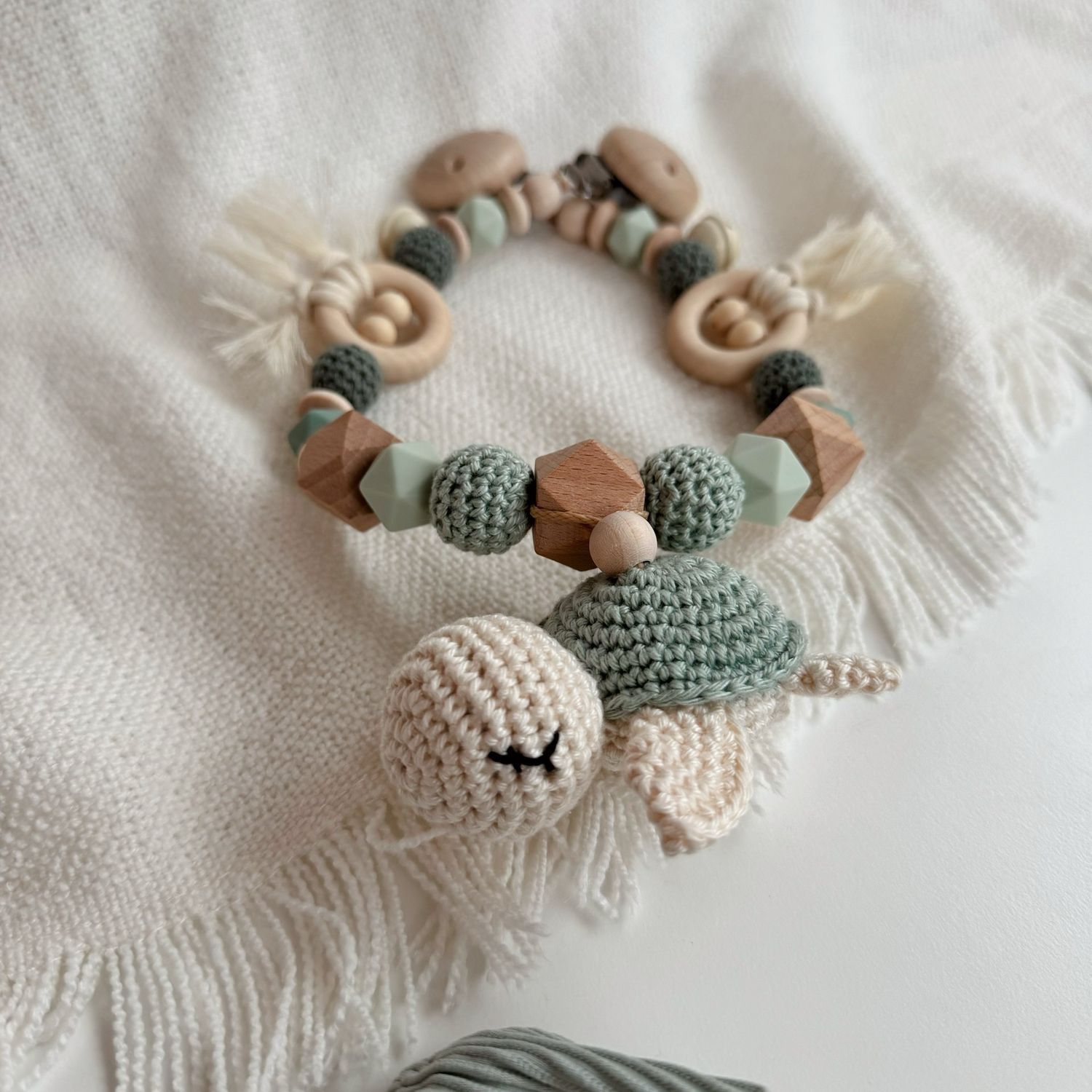 Boho Kinderwagenkette Turtle Sage