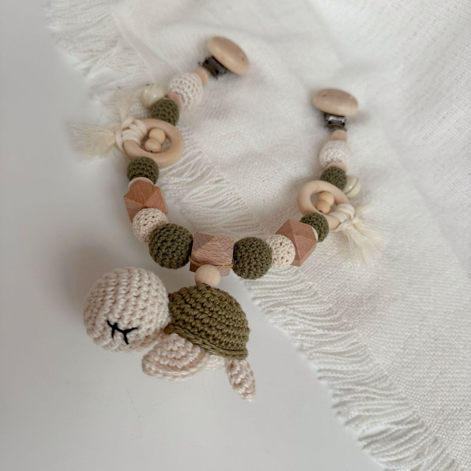 Boho Kinderwagenkette Turtle Olive