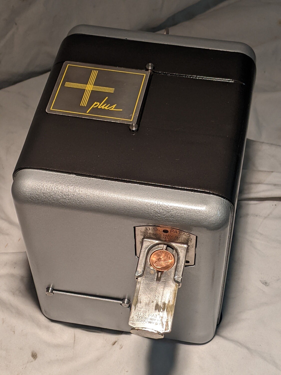1930&#39;s Mills Vest Pocket Slot Machine 1 Cent Denomination.