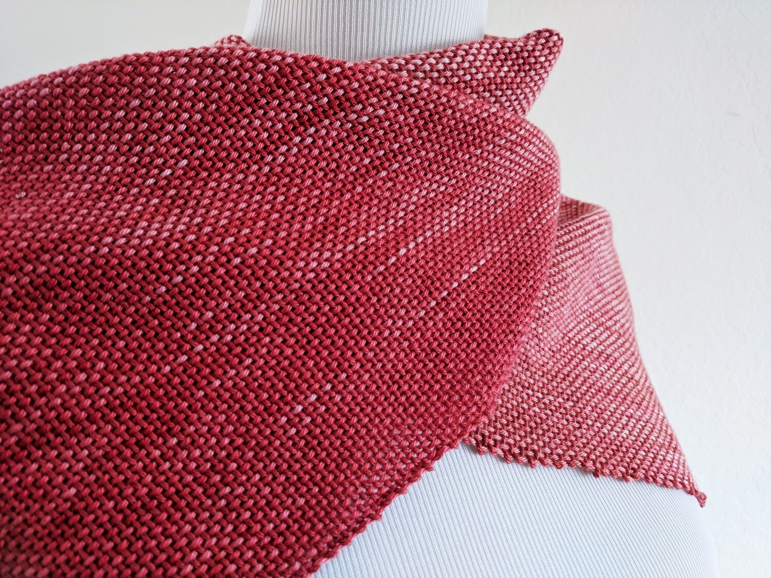 RED OMBRE&#39; - 61&quot;- HANDWOVEN